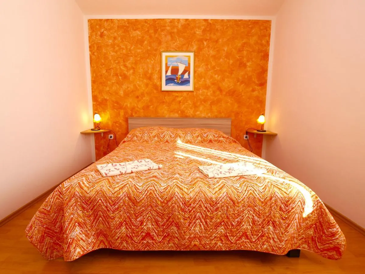 Apartments Iva 1534 Pula 0*,