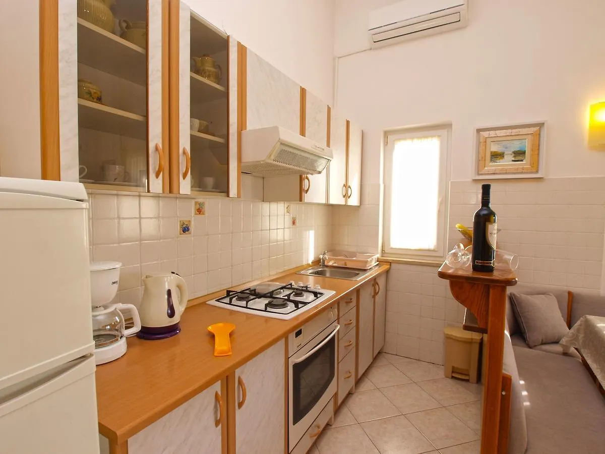 Apartments Iva 1534 Pula Croatia