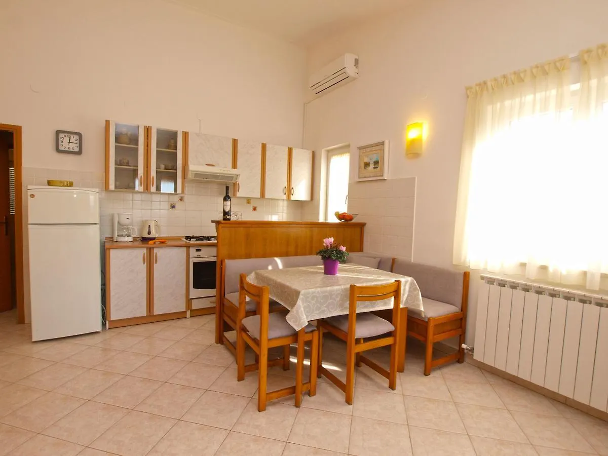 Apartments Iva 1534 Pula