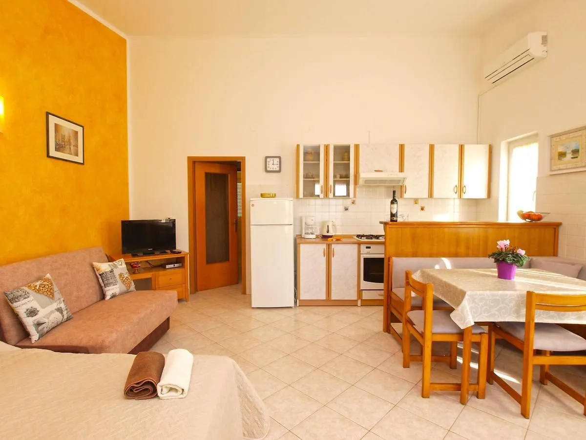 Apartments Iva 1534 Pula Croatia