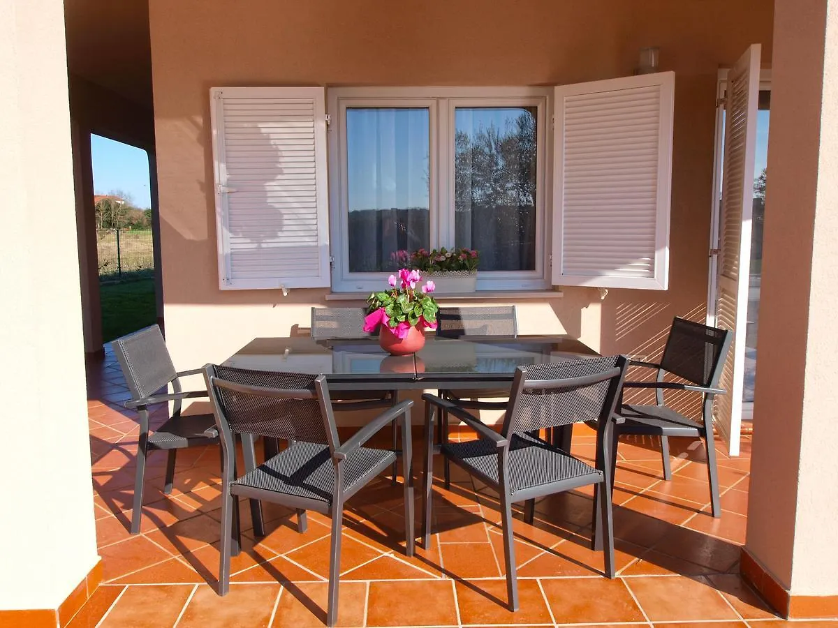 Apartments Iva 1534 Pula 0*,