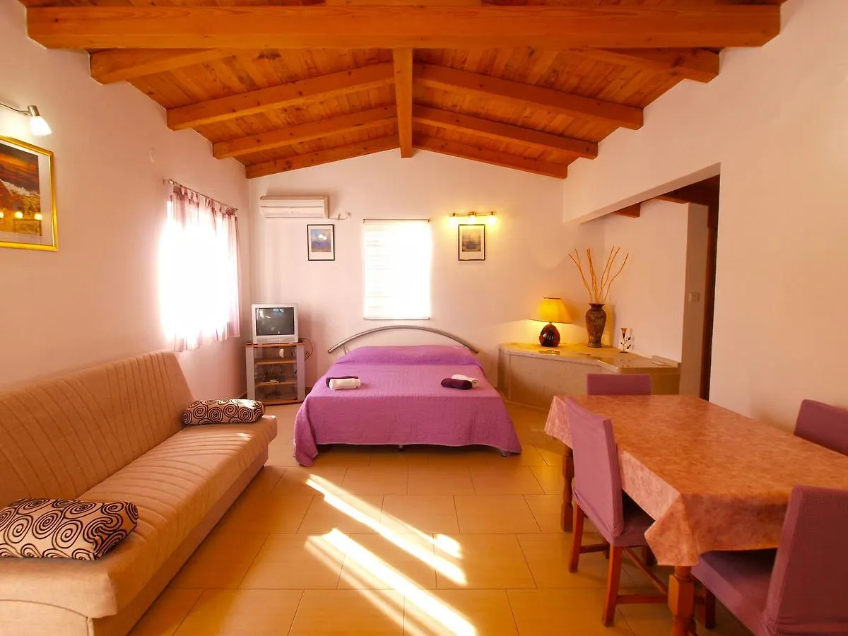 Apartments Iva 1534 Pula Croatia