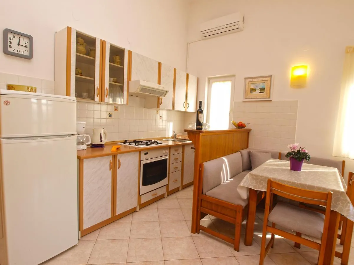 Apartments Iva 1534 Pula