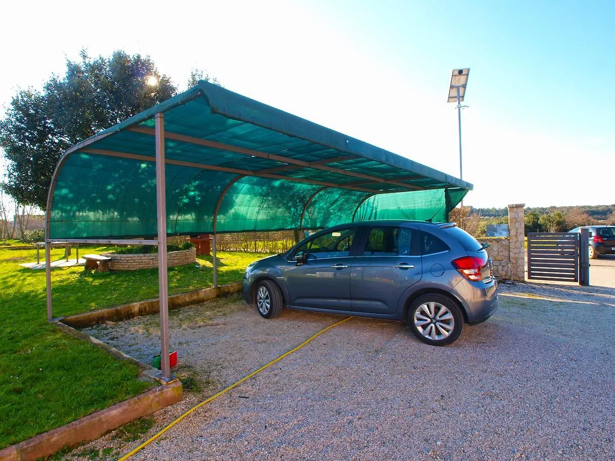 Apartments Iva 1534 Pula 0*,  Croatia